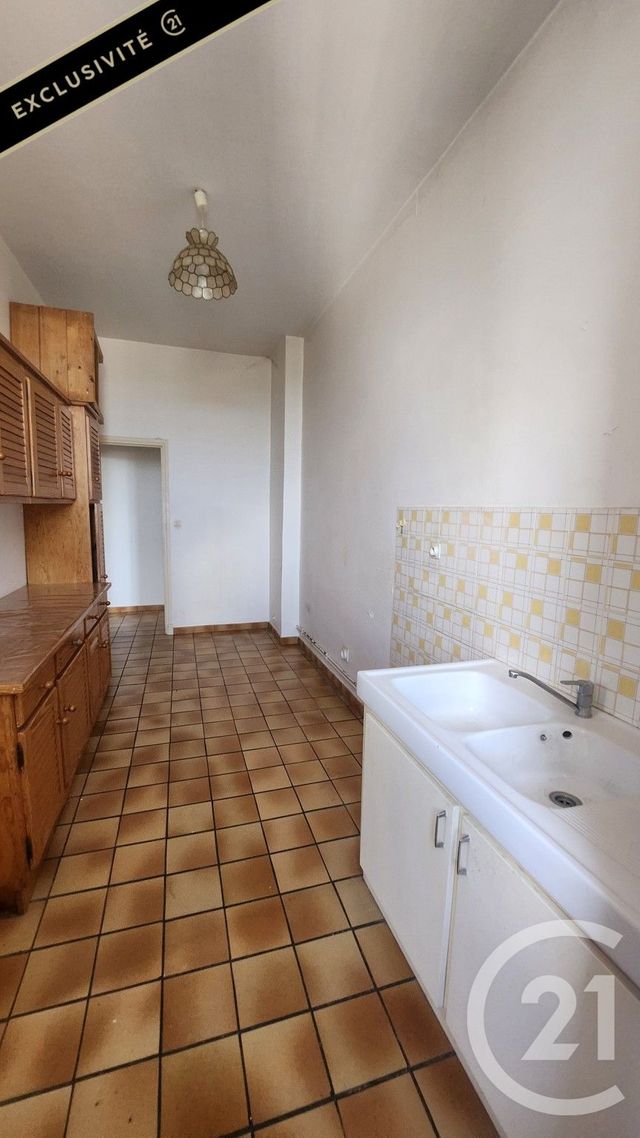 Appartement T3 à vendre - 3 pièces - 79.6 m2 - GOURDON - 46 - MIDI-PYRENEES - Century 21 Lantoine Olivry Associés