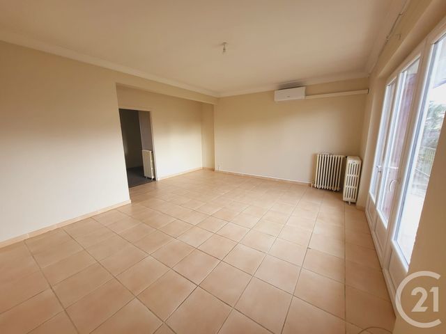 Appartement F4 à louer - 4 pièces - 98.19 m2 - GOURDON - 46 - MIDI-PYRENEES - Century 21 Lantoine Olivry Associés