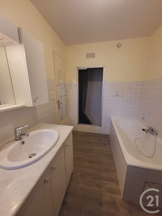 Appartement F4 à louer - 4 pièces - 98.19 m2 - GOURDON - 46 - MIDI-PYRENEES - Century 21 Lantoine Olivry Associés
