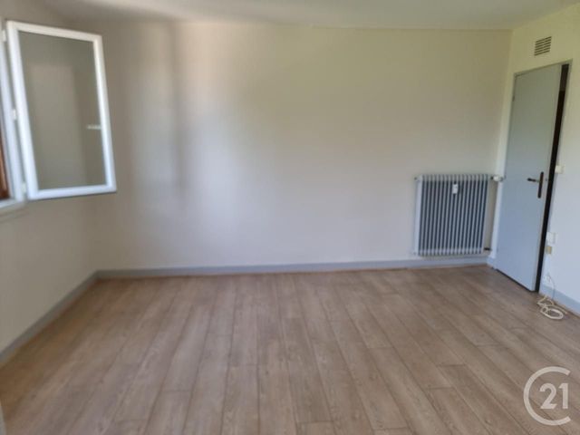 Appartement F3 à louer - 3 pièces - 64.13 m2 - GOURDON - 46 - MIDI-PYRENEES - Century 21 Lantoine Olivry Associés