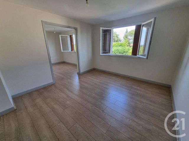 Appartement F3 à louer - 3 pièces - 64.13 m2 - GOURDON - 46 - MIDI-PYRENEES - Century 21 Lantoine Olivry Associés