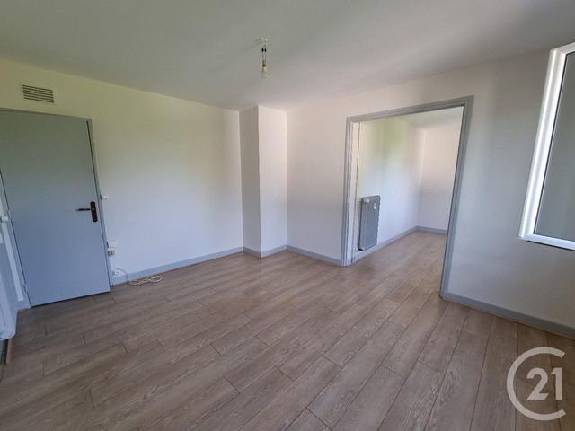 Appartement F3 à louer - 3 pièces - 64.13 m2 - GOURDON - 46 - MIDI-PYRENEES - Century 21 Lantoine Olivry Associés